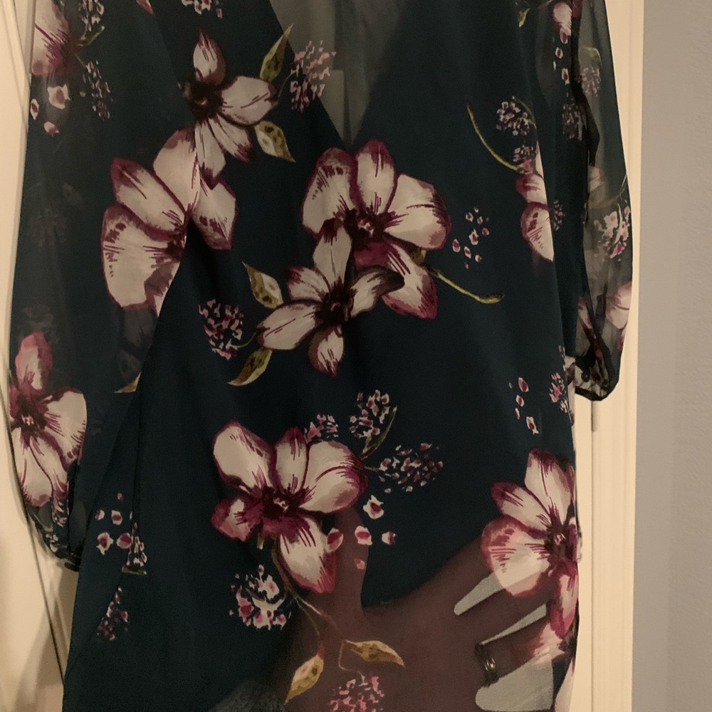 Cupcakes and Cashmere Tibet top - Picture 2 of 6